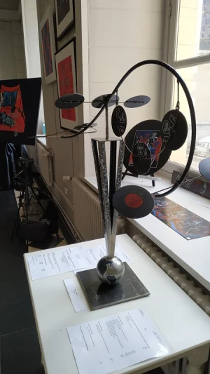 Exposition Myriam FERRY, sculptrice, stabile, hall de la mairie de Blois, juin 2022