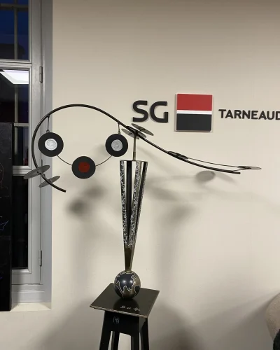 Sculpture de Myriam FERRY, le STABILE, Artiste peintre contemporaine en Loir et Cher, Sculptrice